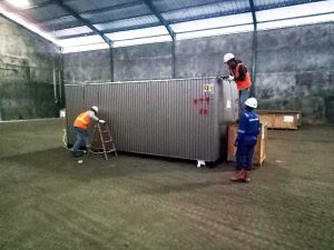 Import-dan-Reeksport,-Handling-Loading,-Unloading,-dan-Reapcking-Confidential-Unit-Nissan-di-Gudang-UK-2