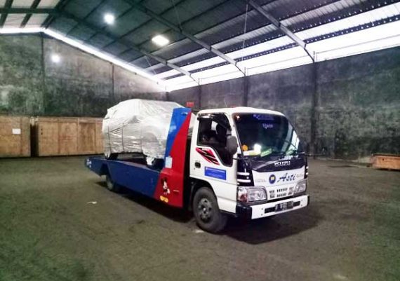 Import dan Reeksport Confidential Unit Nissan di Gudang UK